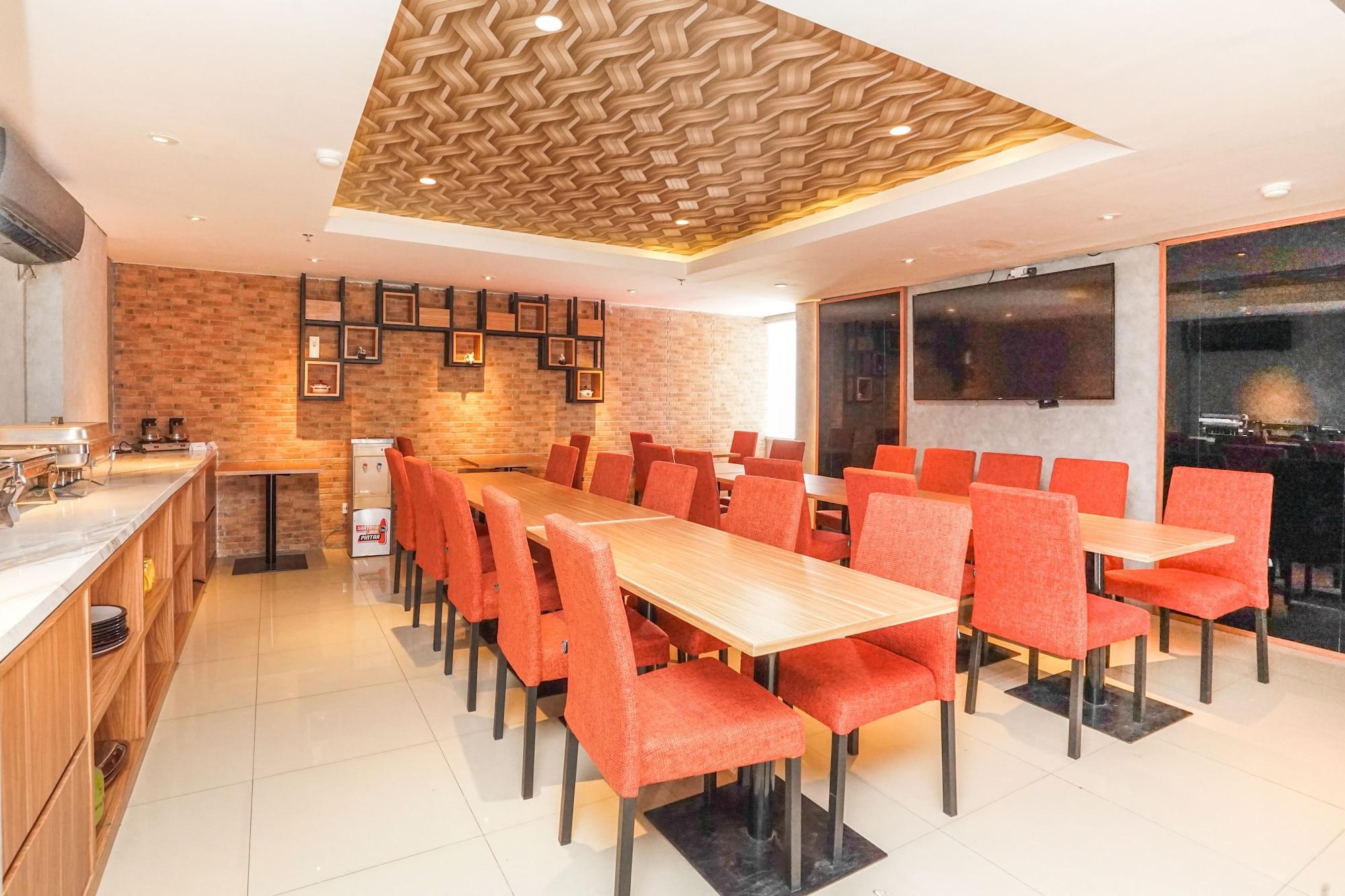 Super Oyo Capital O 91962 Pavilion Permata Surabaya Eksteriør billede
