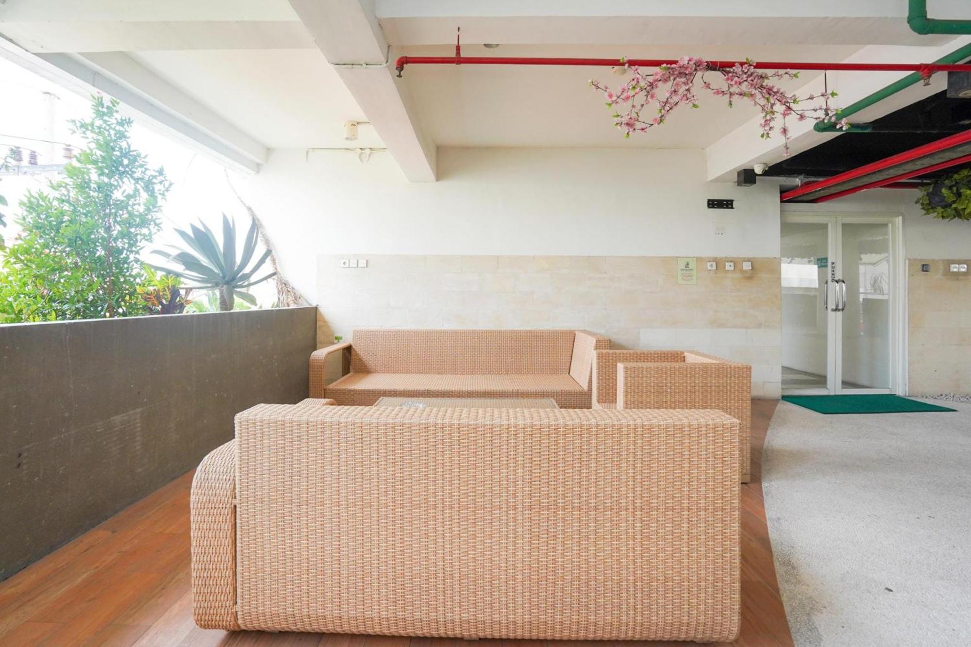 Super Oyo Capital O 91962 Pavilion Permata Surabaya Eksteriør billede